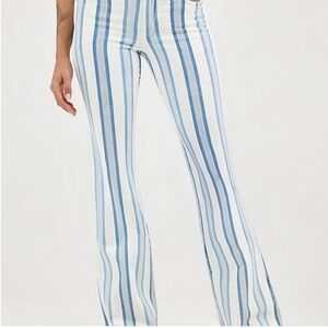 WRANGLER RETRO
STRIPED BAILEY HIGH RISE FLARE
Jeans Women’s